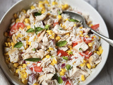 Coup de frais sur l’été : la salade de riz au poulet qui fait des merveilles