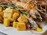 Gambas grillées à la plancha, marinées aux épices et mangue fraîche
