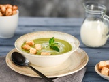 Irish nettle soup : la soupe irlandaise verte aux orties (en vert et en vers)