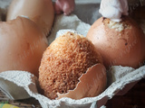 Œufs de Pâques en coquilles (gâteau cuit en coquille d'oeuf)
