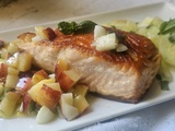 Pavé de saumon, salsa nectarine–basilic & concombre à la menthe