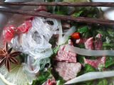 Pho : la soupe de nouilles au bœuf vietnamienne pour nouvel an chinois