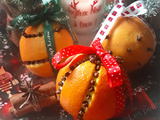 Pomme d'ambre de Noël (orange piquée aux clous de girofle)