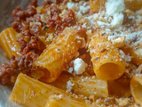 Rigatonis aux merguez, tomate et chapelure croustillante