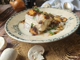 Roussette pochée à la sauce aux champignons de Paris