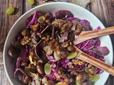 Salade automnale de chou rouge, châtaignes & magret séché