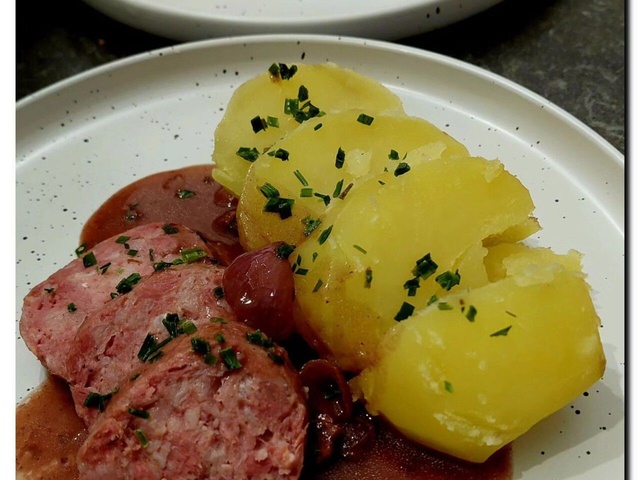 Saucisson Lyonnais Au Vin Rouge Pomme De Terre Recettes de Saucisson et Vin rouge