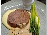Tournedos et asperges rôties sauce au poivre vert