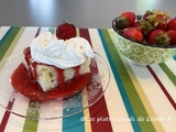 Gâteau à la vanille sur coulis de fraises