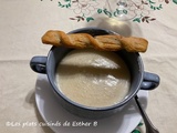 Potage de chou-fleur rôti au cheddar et à l’ail