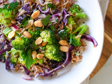 Salade de riz croustillant au brocoli et chou-rouge