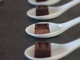 Chocolats noirs fourrés à la pralinoise croustillante