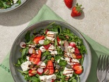 Salade roquette, fraises et feta : recette fraîche et facile