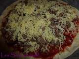 Pizza aux tomates roties et mozzarella