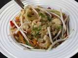 Nouilles sautées aux crevettes et légumes saveur thaï