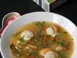 Soupe Tom Yam express, crevettes, Saint-Jacques et champignons Nameko