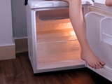 Mini frigo : le conservateur d’aliments parfait pour les petites pièces