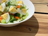 Salade-repas aux oeufs, légumes et graines de citrouille