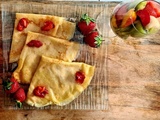 Crêpes sans gluten au jus de fraises locales arrosées de Muscat de Lunel