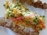 Brochettes de filet de porc sauce soja, semoule et légumes