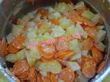 Saucisson à cuire sur sa purée de pomme de terre et carottes