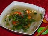 Soupe vietnamienne aux crevettes et tagliatelles de konjac