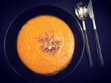 Soupe au potimarron, carottes, curcuma et oignons frits