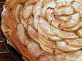 Tarte aux pommes fine au goût d'amandes et cannelle