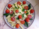 Salade de pâtes, tomates cerises et courgettes