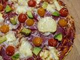 Pizza - Filet mignon fumé, Chèvre, Avocat, Tomates cerises
