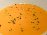Soupe aux carottes, poivrons et lait de coco