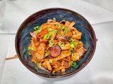Asies – Nouilles udon sautées à l’aubergine et à la saucisse