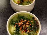 Comme un « caldo verde » – Soupe de kale et pommes de terre, noisettes grillées