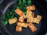 Déjeuner en 15 minutes chrono – Tofu grillé et feuilles de moutarde