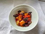 Faire le pont – Salade de raisins et tomates cerises rôtis au vinaigre de shiso