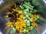 Salade « américaine » – Haricots noirs, concombre et féta