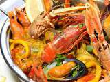 Paella au poulet et fruits de mer (gambas crevettes moules langoustines)