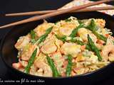 Nouilles chinoises aux crevettes, petits légumes et asperges vertes