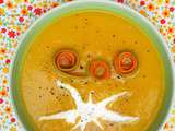 Soupe veloutée aux courgettes et carottes, épicée au curry