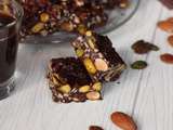 Petits carrés gourmands (chocolat noir, pistaches, amandes, raisins et muesli)