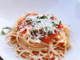 Spaghetti aux tomates fraîches, basilic & pecorino
