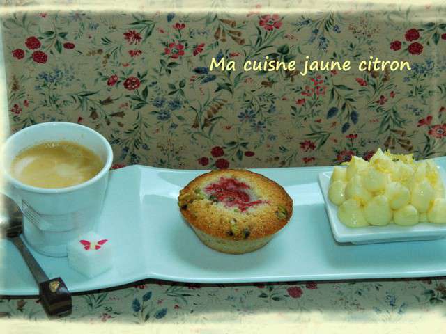 Café gourmand : tartelette crémeux chocolat, panna cotta au citron