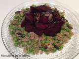 Assiette végane au quinoa, betterave, petits pois et graines de courge