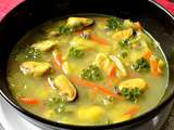 Soupe aux moules et petits légumes au curry