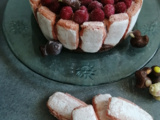 Charlotte de Pâques mousse chocolat, biscuits roses, framboises