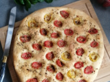 Focaccia : Un Pain Italien à Personnaliser. Tomates Cerises, épices à Pizza