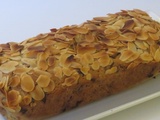 Cake aux amandes , aux raisins secs et aux pépites de chocolat