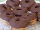 Petits donuts à la farine de châtaigne et au chocolat cuits au four sans gluten, sans lactose
