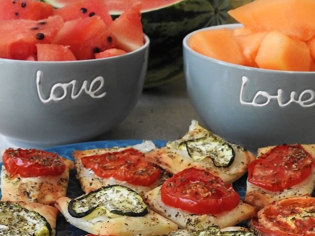 Petits feuilletés à la tomate et à la courgette
