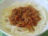 Spaghettis de riz à  la sauce bolognaise  et au curcuma